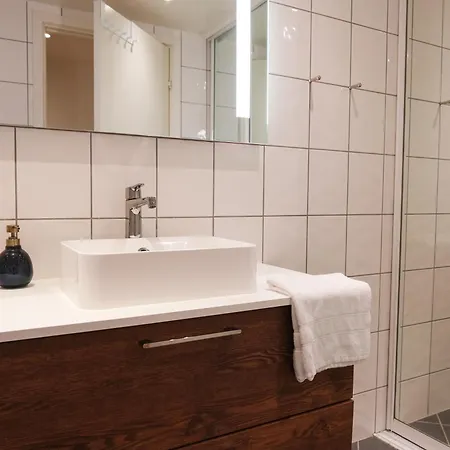 Modern Comfort In The Heart Of Lägenhet Bergen