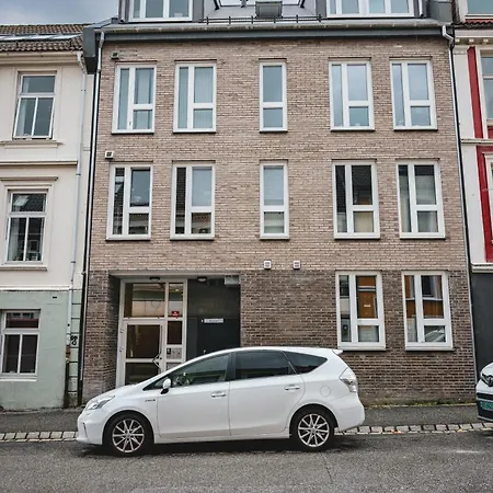 Modern Comfort In The Heart Of Lägenhet Bergen