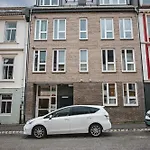 Modern Comfort In The Heart Of Appartement Bergen