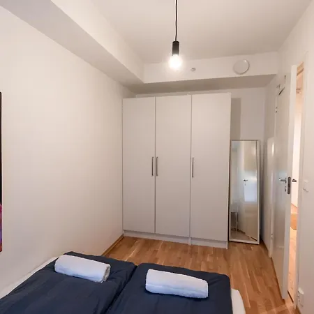 Modern Comfort In The Heart Of Apartament Bergen